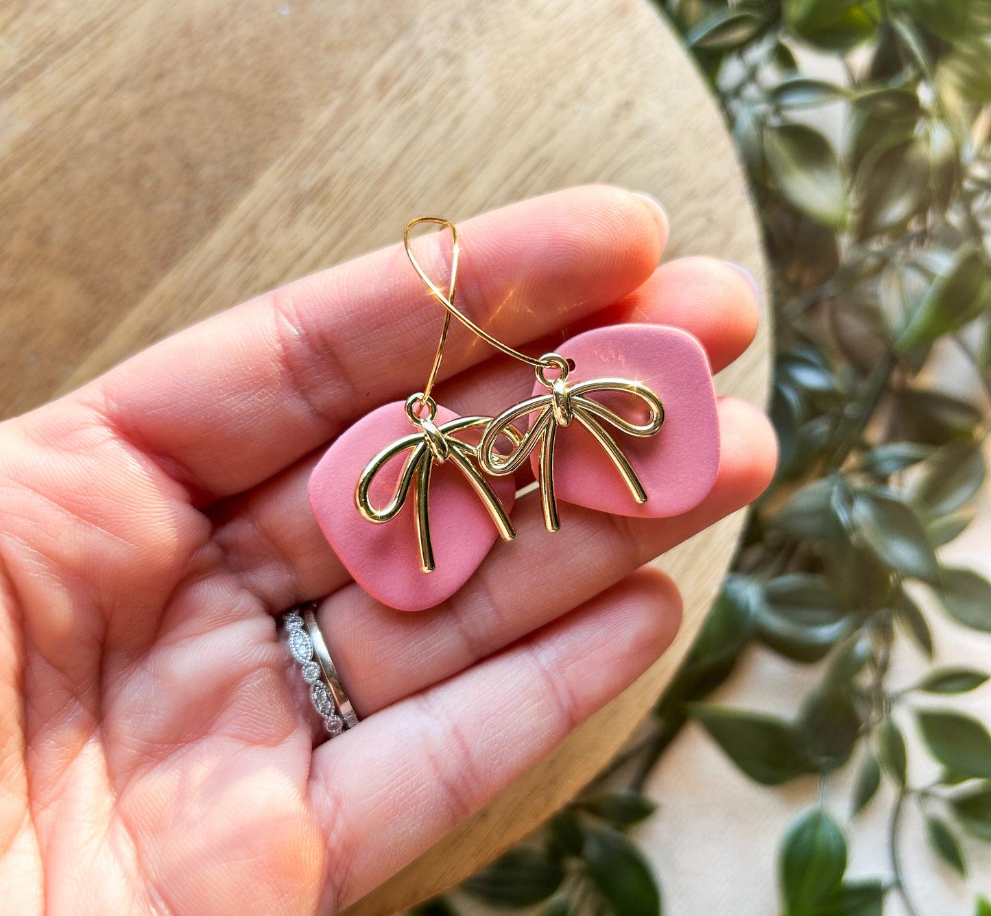 Whimsy Bows Earrings – Sweet, Lightweight Accessories for Valentine’s Day